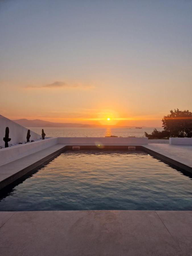 Seanfinity Beachfront Suites Mikri Vigla Exterior foto