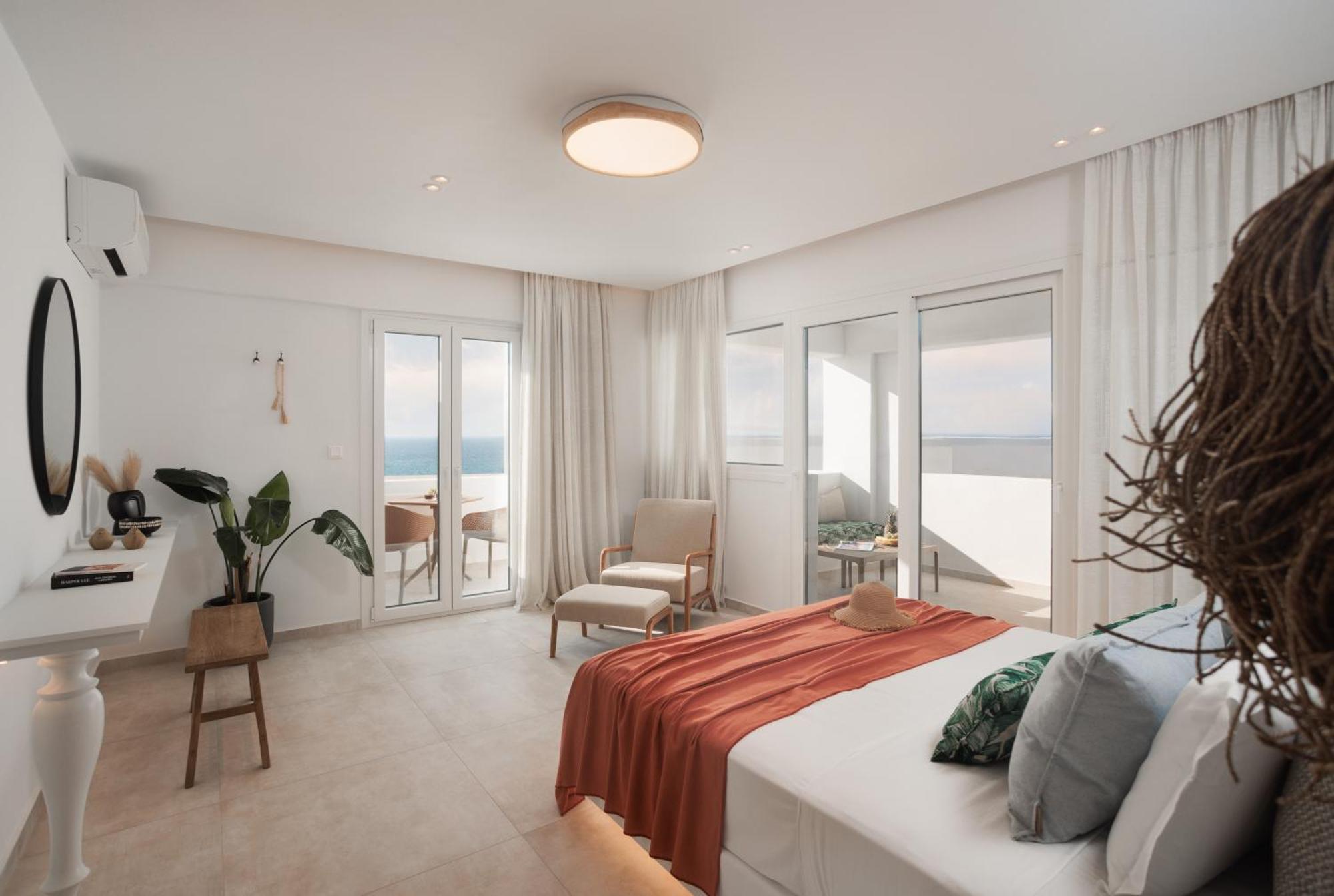 Seanfinity Beachfront Suites Mikri Vigla Exterior foto