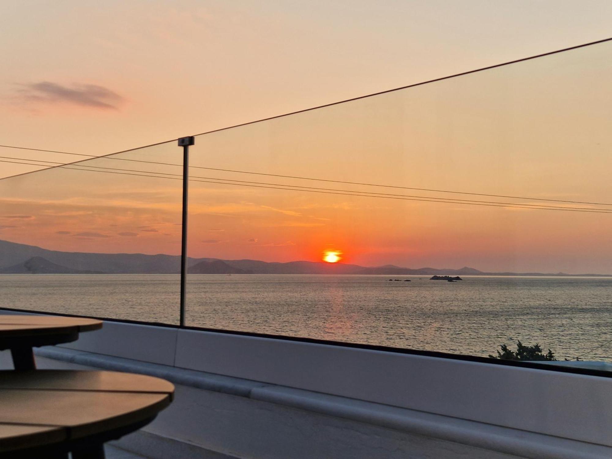 Seanfinity Beachfront Suites Mikri Vigla Habitación foto