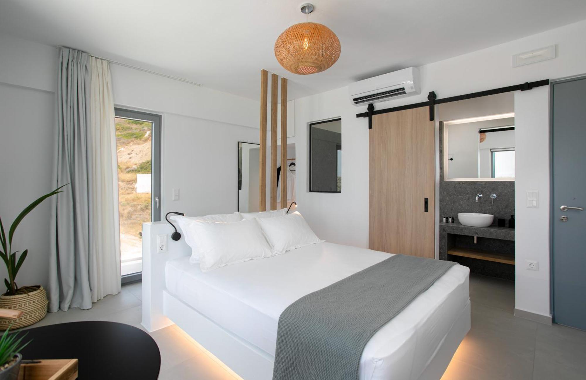 Seanfinity Beachfront Suites Mikri Vigla Habitación foto